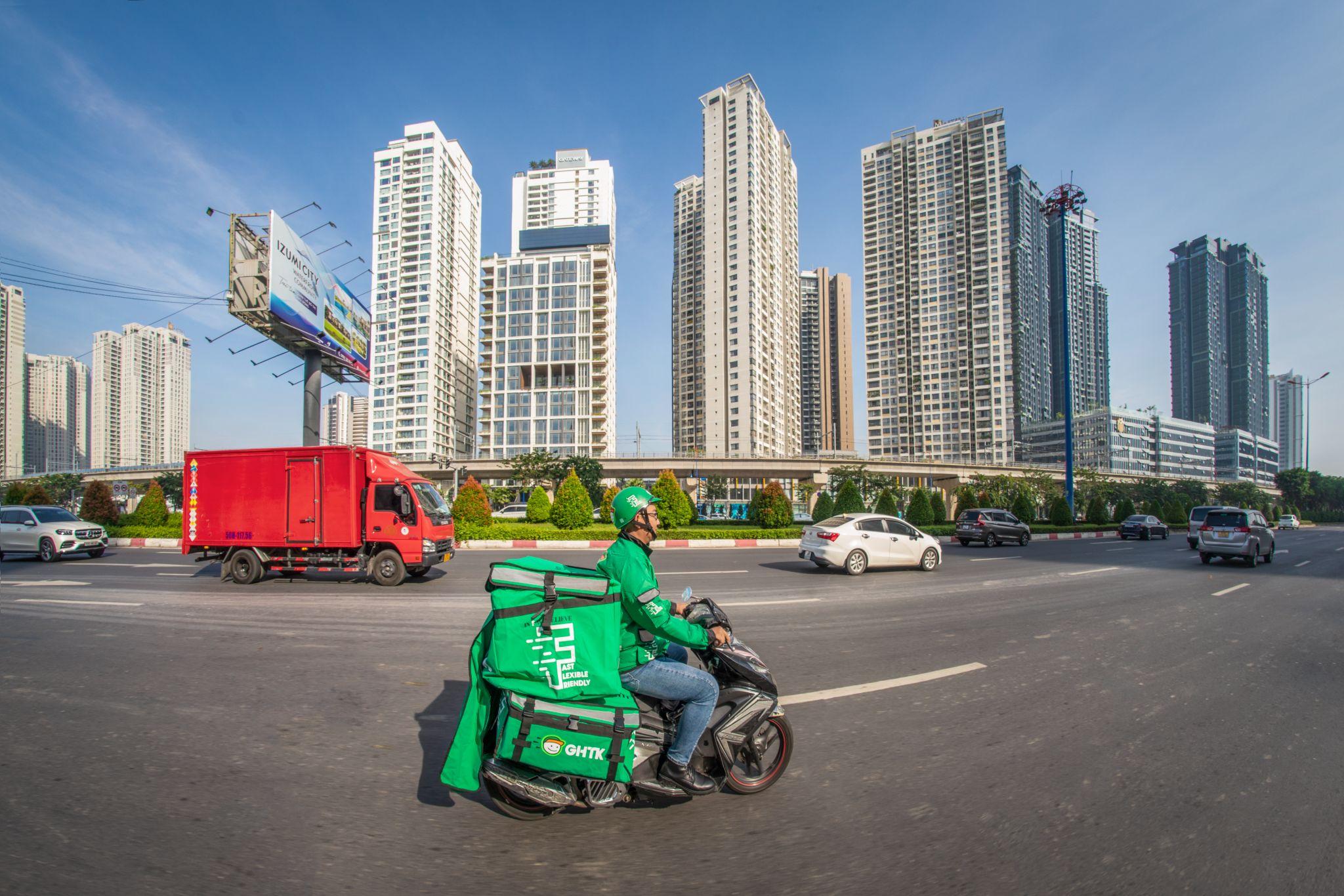 GHTK cam kết duy trì mạng lưới phục vụ rộng khắp, đảm bảo kết nối hàng hóa thông suốt từ nội thành đến các xã ngoại thành mới sáp nhập.