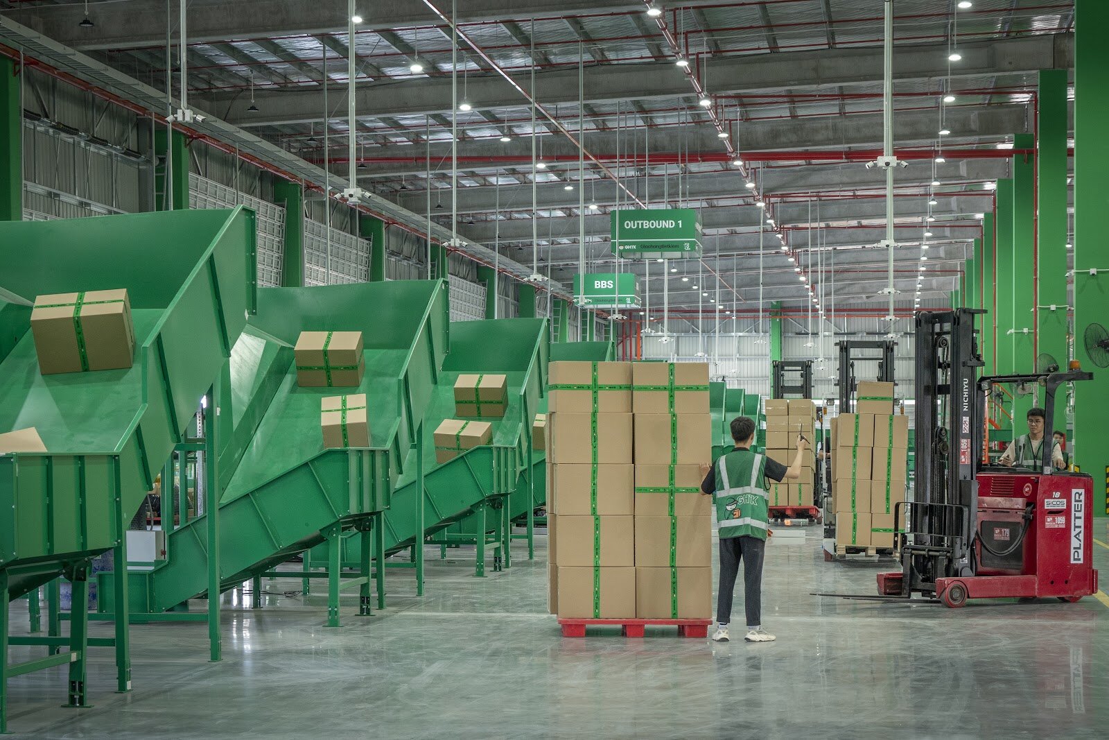 Doanh nghiệp cần tập trung dữ liệu và số hóa để cập nhật tồn kho theo thời gian thực, đảm bảo thông tin trên các kênh bán luôn chính xác.