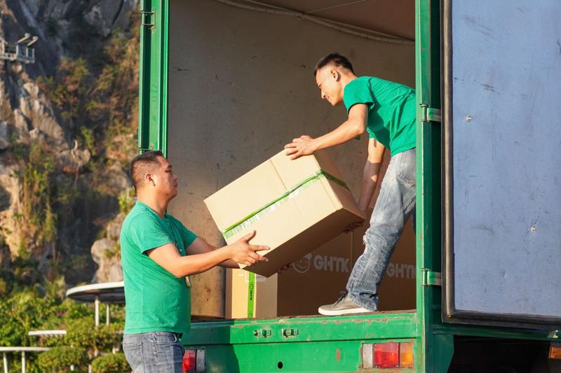 Mỗi kiện hàng được vận chuyển bởi GHTK đều được đóng gói cẩn thận