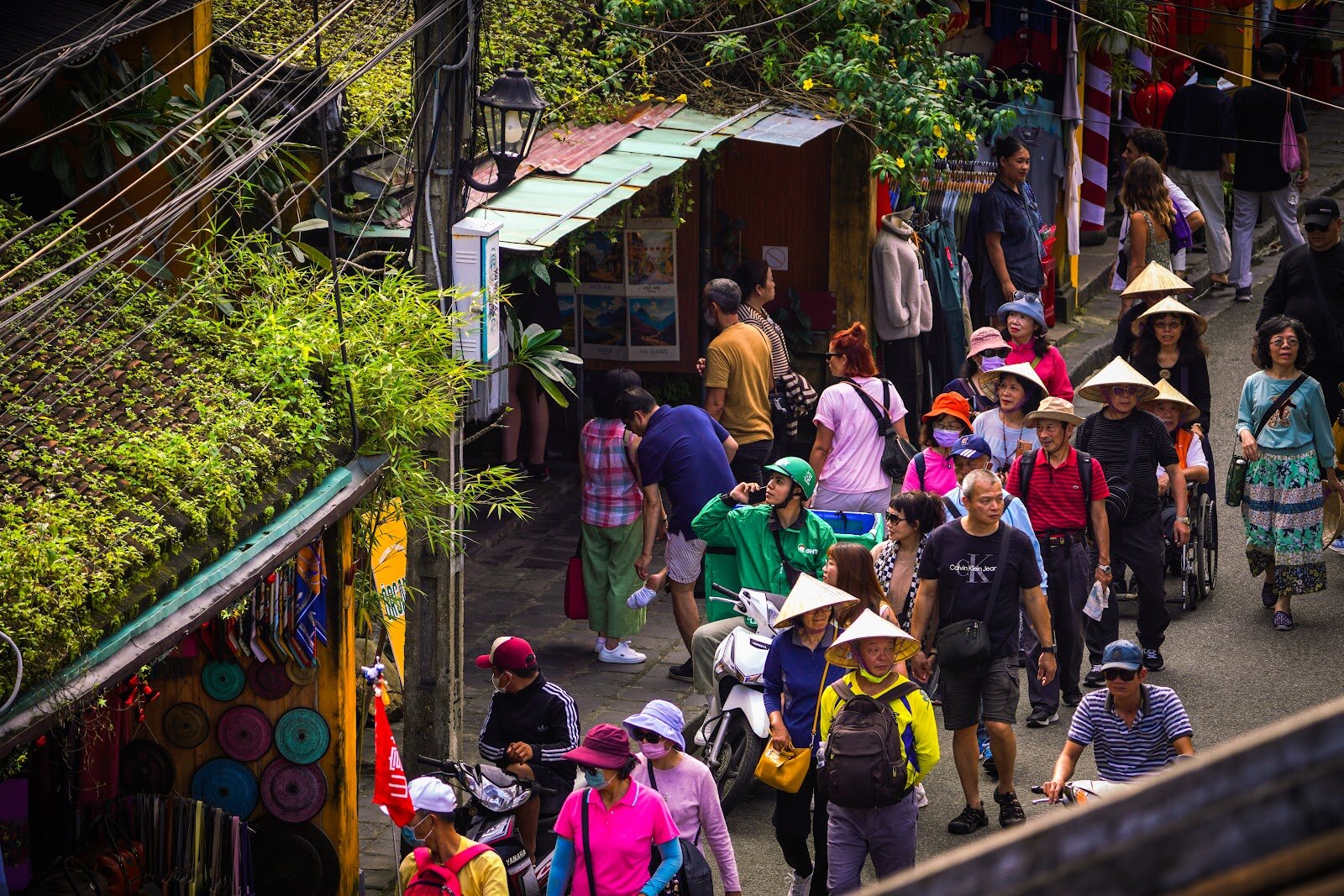 Giải pháp quản trị của GHTK giúp đồng bộ dữ liệu đa kênh và giám sát thời gian thực để tối ưu vận hành và nhất quán trải nghiệm khách hàng từ online đến offline.