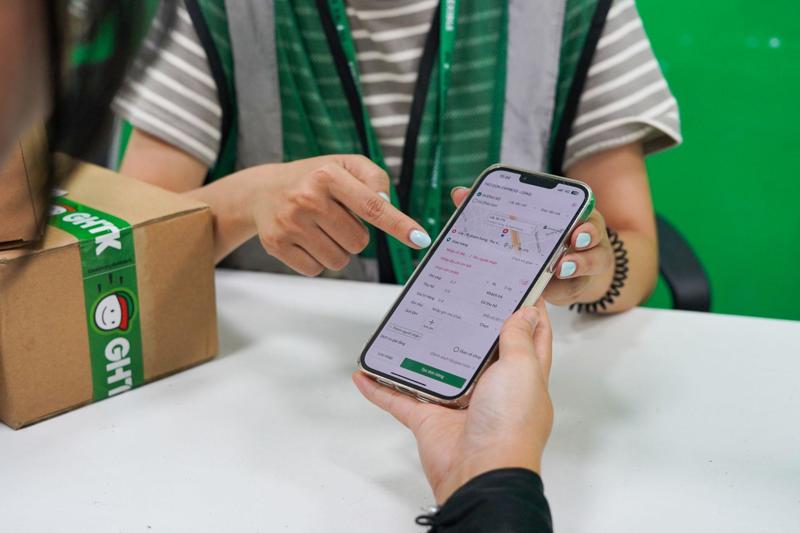 Khách hàng có thể đối soát và rút COD ngay trên app GHTK