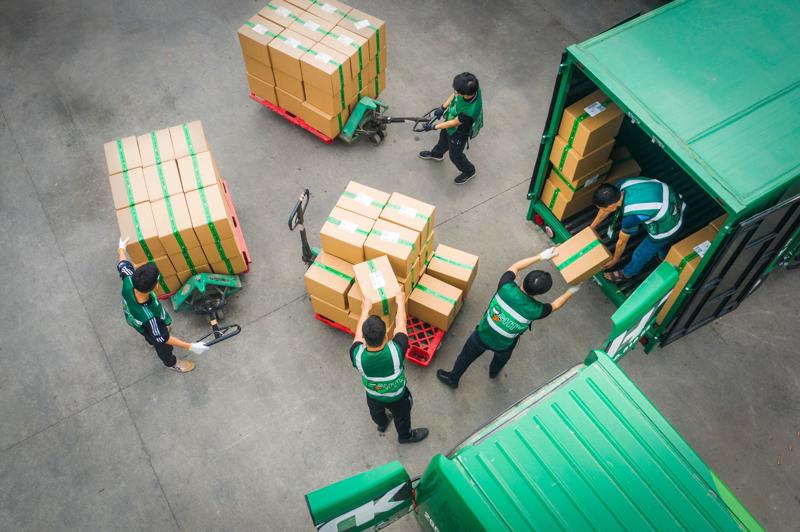 GHTK hỗ trợ bốc xếp hàng BBS miễn phí