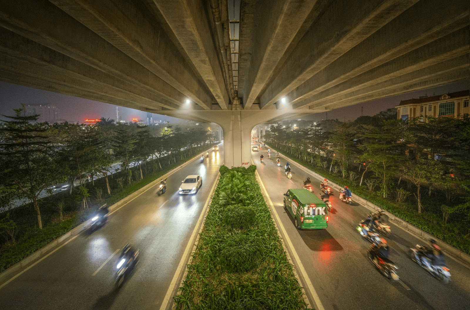 GHTK cung cấp dịch vụ vận chuyển chuyên nghiệp với tốc độ xử lý ưu việt và cước phí cạnh tranh, hỗ trợ đắc lực cho hoạt động giao thương từ thị xã Sơn Tây đi khắp cả nước.