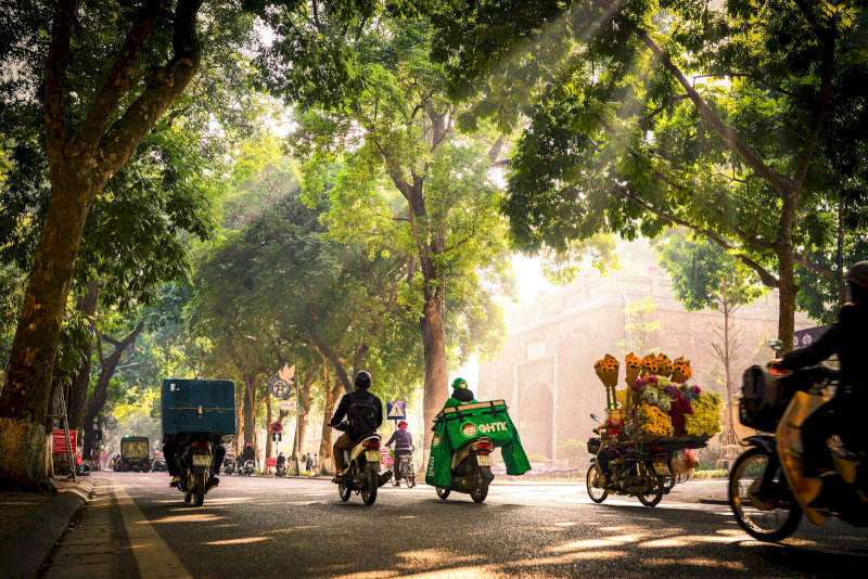 Không chỉ ở các khu vực trung tâm hay thành phố lớn, dịch vụ giao hàng của GHTK đã phủ sóng đến cả vùng sâu, vùng xa, miền núi và hải đảo, đáp ứng nhu cầu vận chuyển ngày càng đa dạng của cả cá nhân lẫn doanh nghiệp.