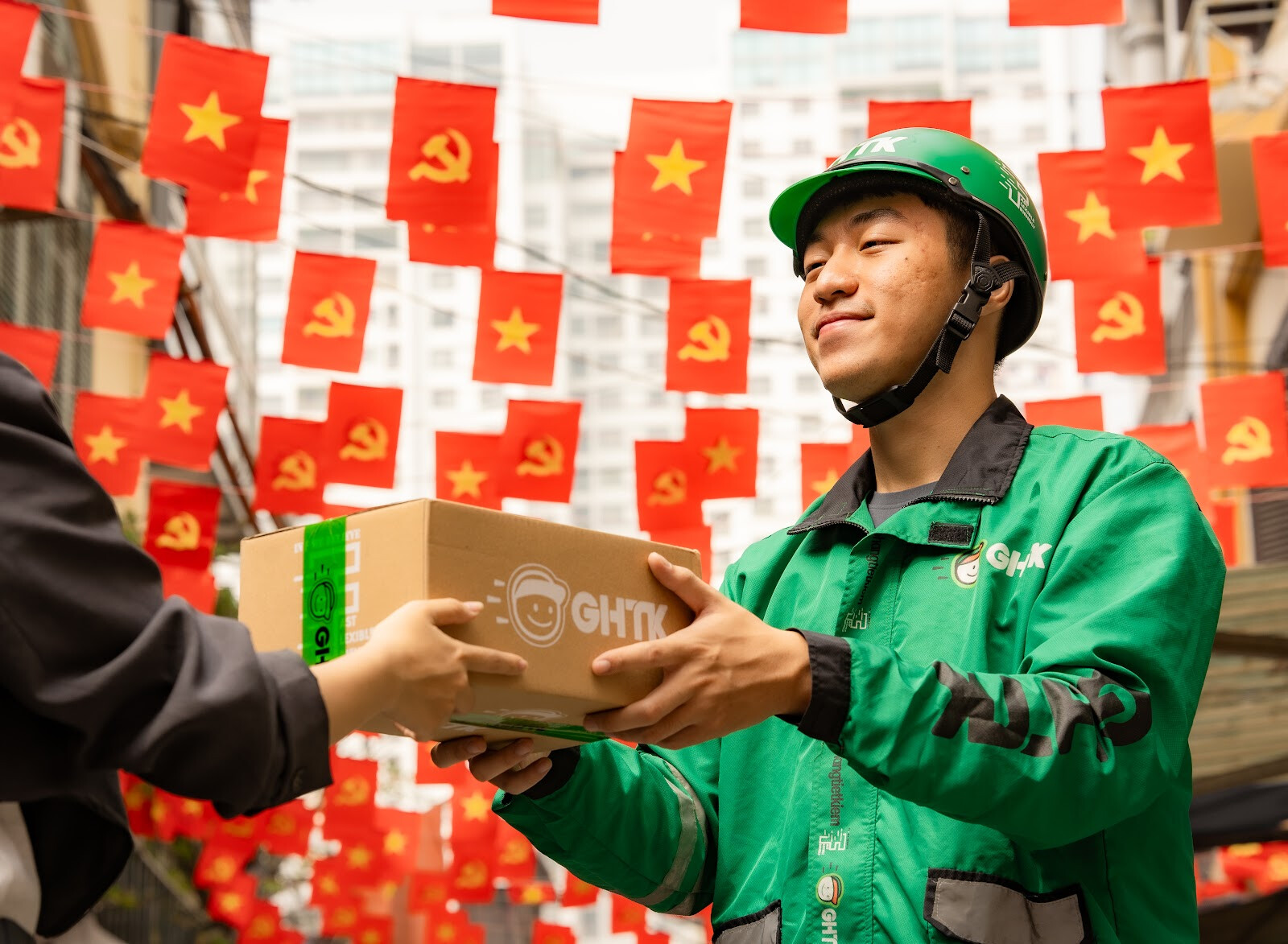 Mạng lưới giao nhận thông minh đáp ứng nhu cầu mua sắm xanh và trải nghiệm chuyên nghiệp của người tiêu dùng hiện đại.