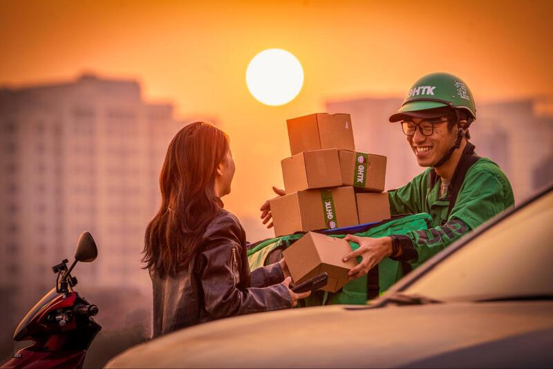 Sau khi đơn hàng được giao, hệ thống GHTK sẽ cập nhật ngay
