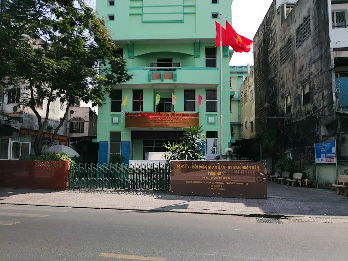 Ủy ban nhân dân phường Tân Sơn Hòa được đặt tại trụ sở phường 1 cũ