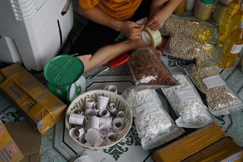 Hàng thực phẩm khô cần đóng gói đúng quy cách để giao hàng hiệu quả