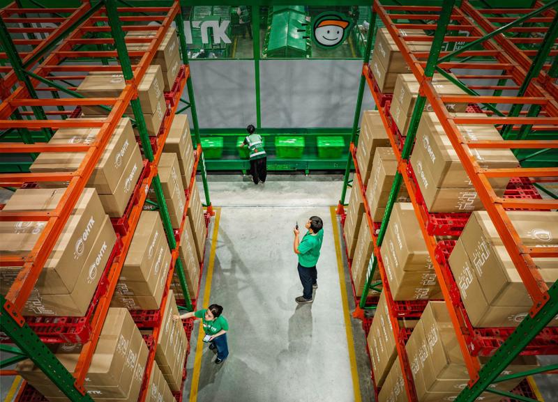 GHTK sở hữu hệ thống kho bãi hiện đại giúp bảo quản thực phẩm khô hiệu quả