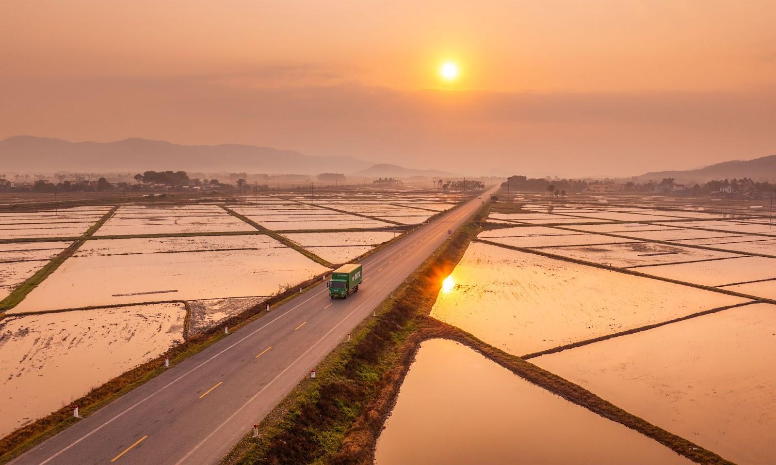 Bất kể vị trí của bạn ở đâu sau khi sáp nhập, GHTK cam kết luôn đồng hành và đáp ứng mọi nhu cầu vận chuyển hàng hóa của bạn một cách hiệu quả nhất