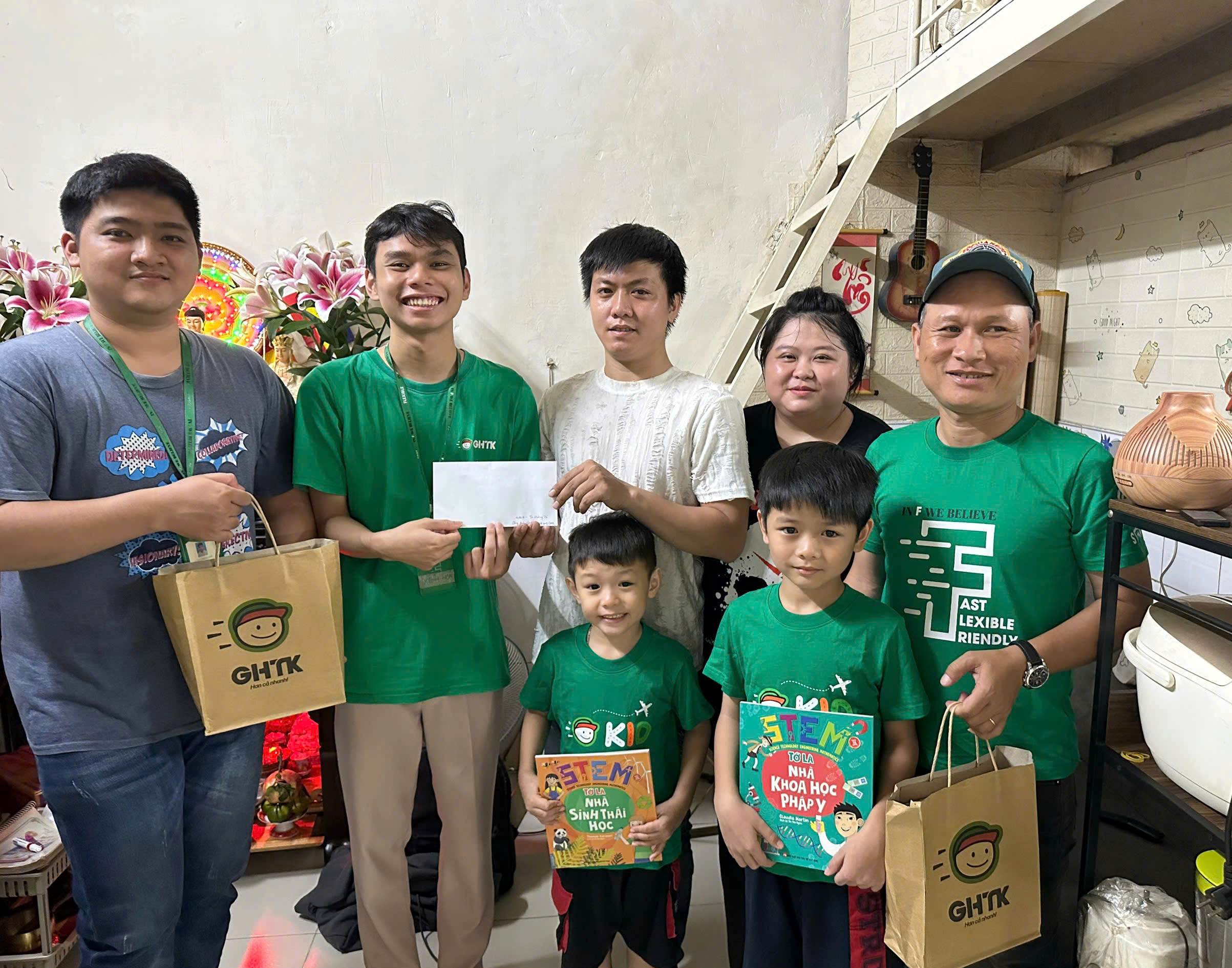Đoàn GHTK trao học bổng đến gia đình anh Tạ Hoàng Tú (Xteam - BC Ba Vì (HCM))