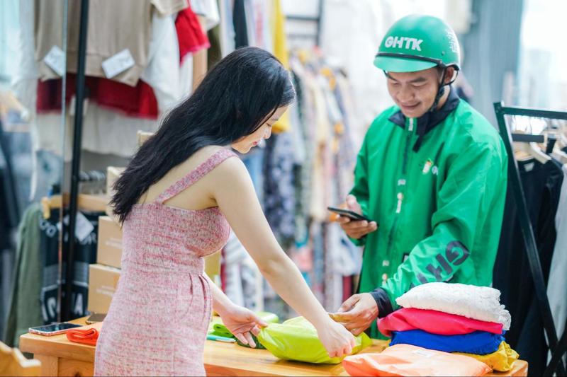 Dịch vụ giao hàng 1 phần GHTK phù hợp với đại đa số shop kinh doanh online