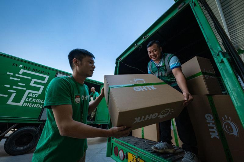 Dịch vụ giao nhận là toàn bộ quá trình vận chuyển và quản lý hàng hóa