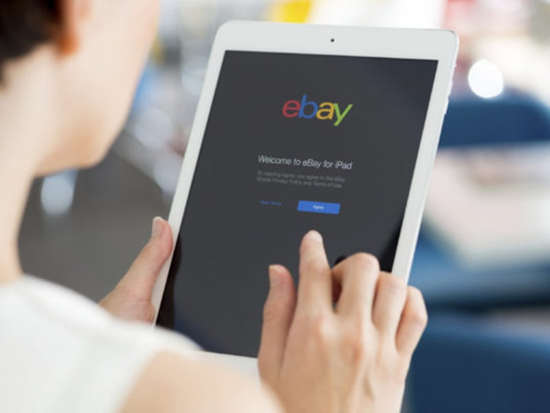 Bạn có thể tìm tên sản phẩm cần mua ngay trên thanh tìm kiếm của trang web eBay