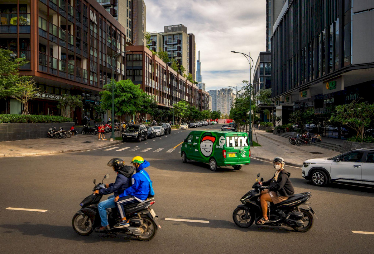 Bất kể vị trí của bạn ở đâu sau khi sáp nhập, GHTK cam kết luôn đồng hành và đáp ứng mọi nhu cầu vận chuyển hàng hóa của bạn một cách hiệu quả nhất
