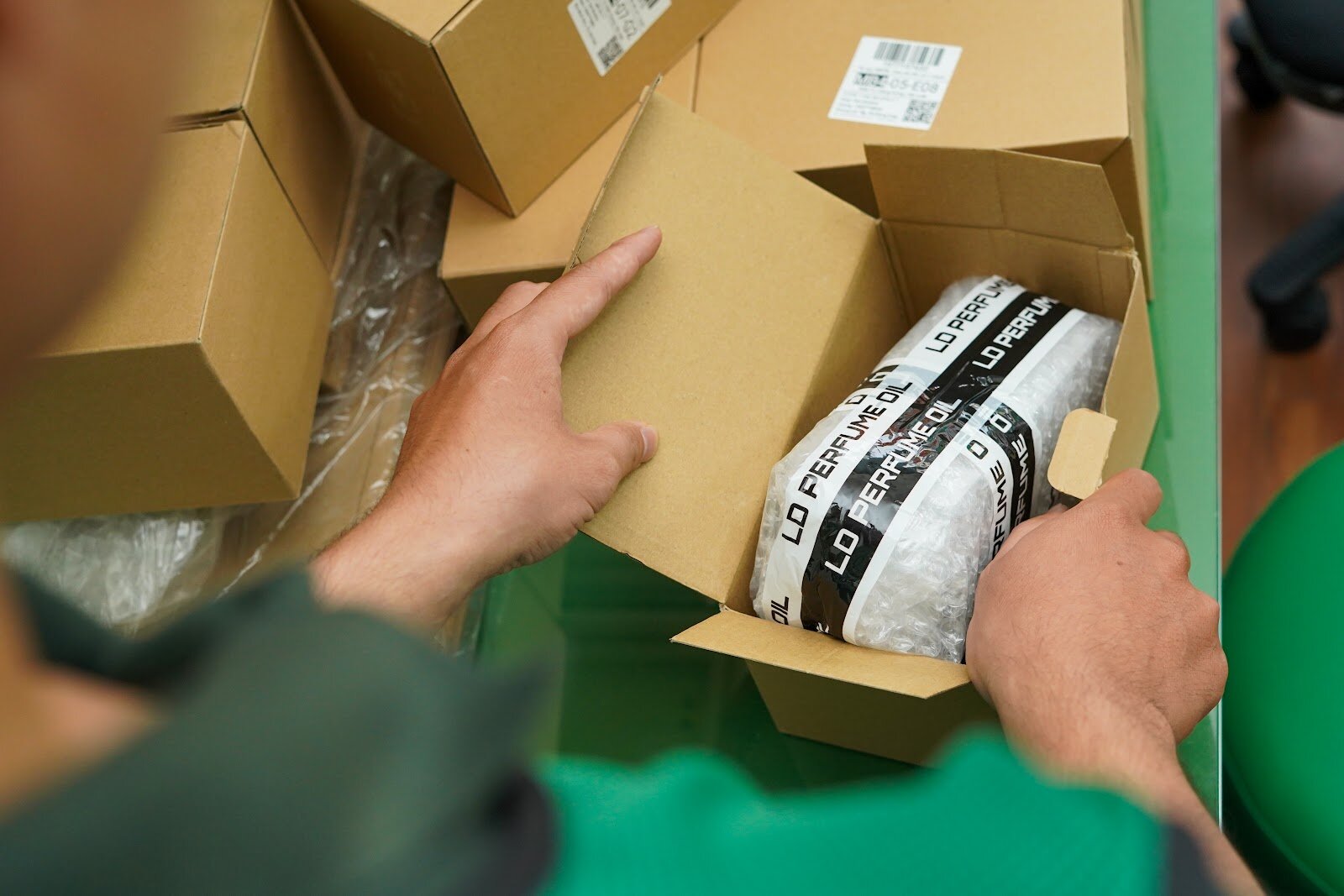 Tiêu chuẩn hóa quy trình và tối ưu bao bì vừa khít sản phẩm giúp bạn tiết kiệm tối đa vật tư, giảm trọng lượng quy đổi và kiểm soát chính xác chi phí vận chuyển.