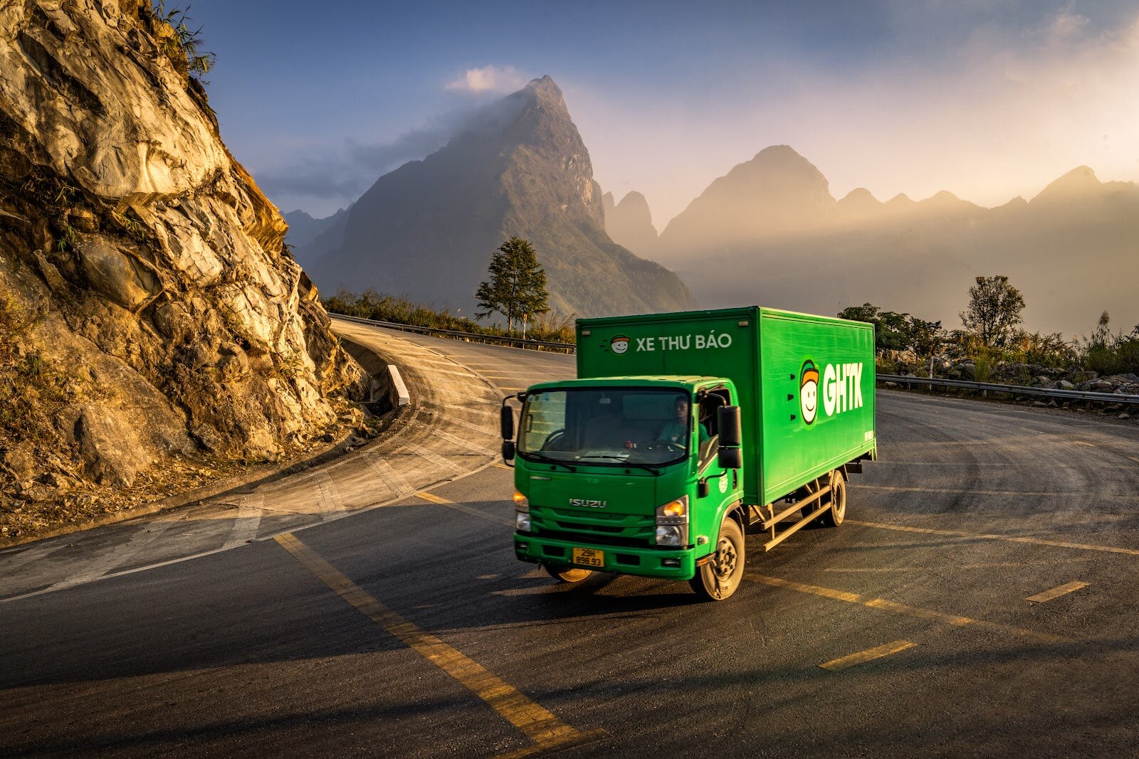 Tối ưu hóa vận tải thông qua việc chọn đối tác uy tín, phương thức phù hợp, ứng dụng công nghệ theo dõi và am hiểu quy chuẩn phân phối giúp doanh nghiệp tiết kiệm chi phí và nâng cao chất lượng dịch vụ.