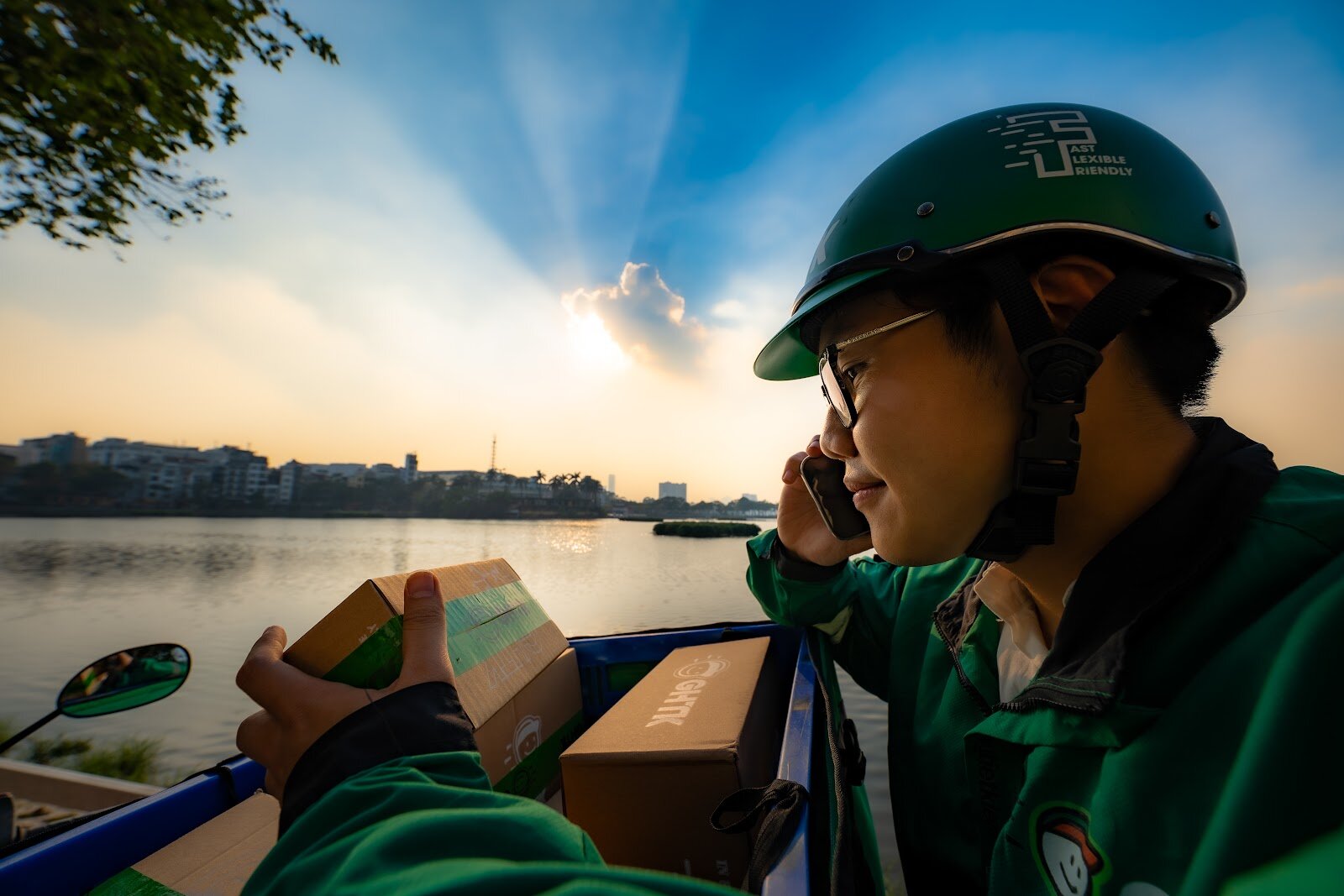 GHTK thiết kế các giải pháp chuyên biệt giúp bảo mật hàng giá trị cao, số hóa quy trình nông sản và cá nhân hóa trải nghiệm thời trang thông qua mô hình O2O toàn diện.