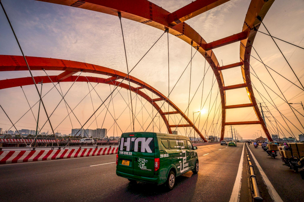 Bất kể vị trí của bạn ở đâu sau khi sáp nhập, GHTK cam kết luôn đồng hành và đáp ứng mọi nhu cầu vận chuyển hàng hóa của bạn một cách hiệu quả nhất.