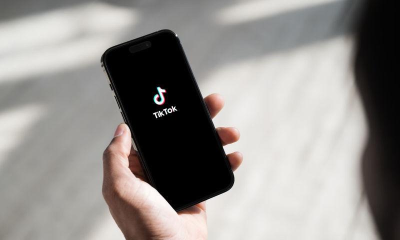 Lượng truy cập cao tạo đà đẩy video lên xu hướng nhanh chóng