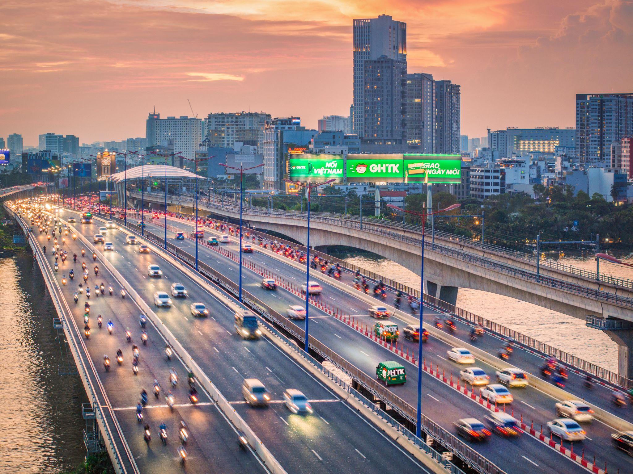 Bất kể vị trí của bạn ở đâu sau khi sáp nhập, GHTK cam kết luôn đồng hành và đáp ứng mọi nhu cầu vận chuyển hàng hóa của bạn một cách hiệu quả nhất