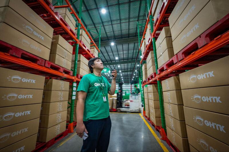 Sau khi nhận, hàng sẽ được chuyển về kho tập kết của GHTK