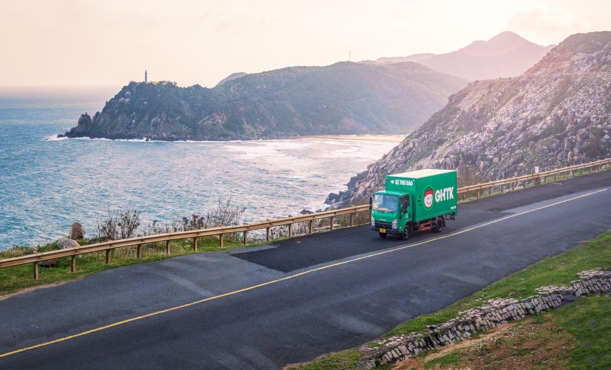 GHTK mang đến sự tối ưu cho dịch vụ giao hàng, kết hợp giữa tốc độ, độ chính xác và chi phí hợp lý, đặc biệt phù hợp với sự thay đổi địa giới hành chính phức tạp tại Quy Nhơn.